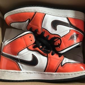 Jordan 1 Size 4. Good Condition. Unisex